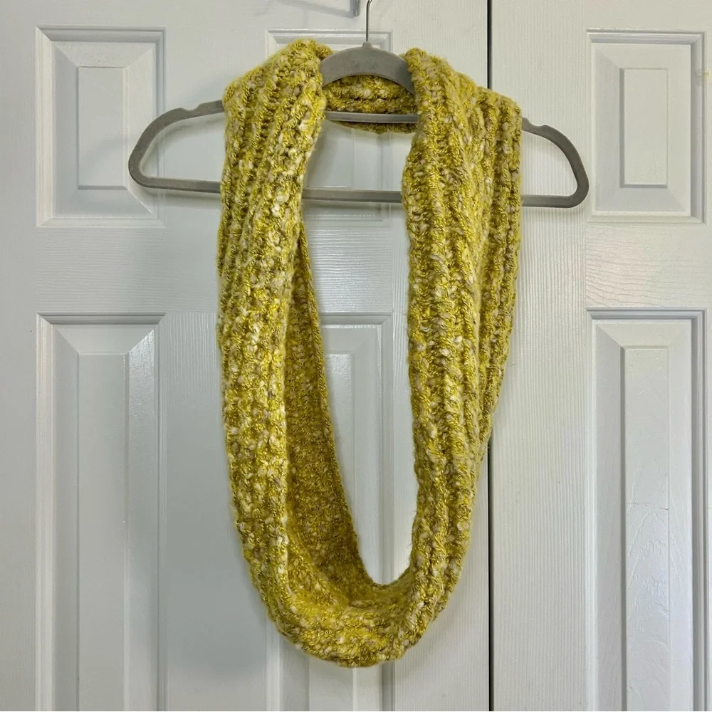 NWT American Eagle Mustard Yellow Speckled Chunky Cable Knit Infinity Scarf